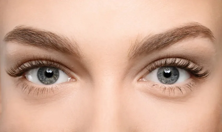 Foto de referencia de la forma de ojo: ojos hundidos
